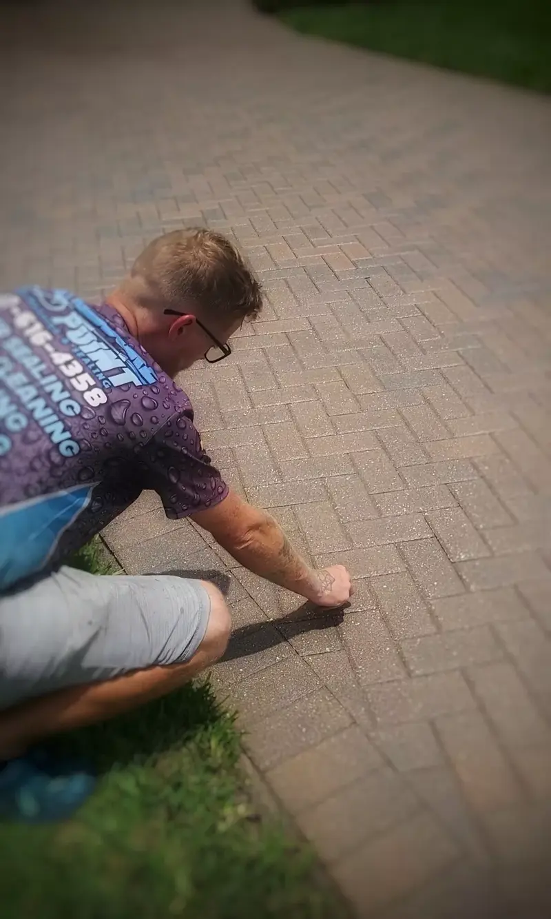 Checking the joints before sealing